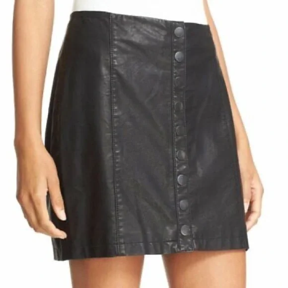 Free People Black Vegan Faux Leather "Oh Snap" Leather Mini Skirt - Size 0 - Picture 1 of 12